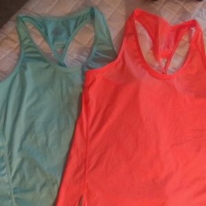 2 new Roadrunner tops large 2 for 18